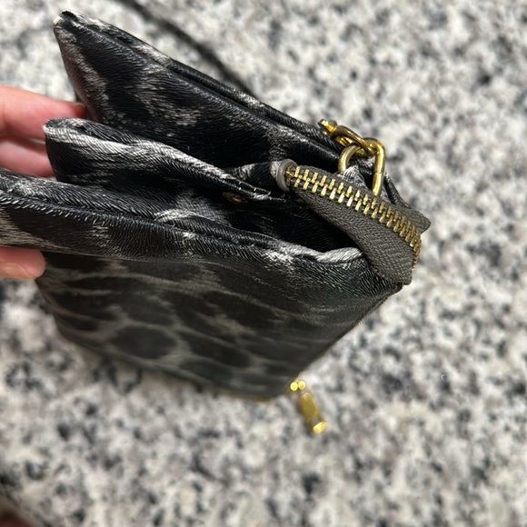 Leopard dual crossbody wristlet purse~ - Picture 10 of 10